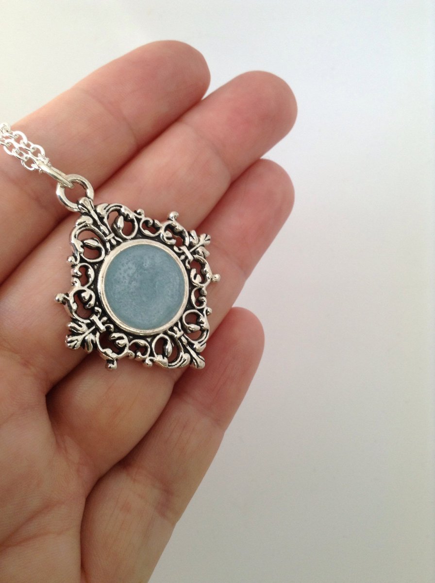 ArtisanJByViv's tweet photo. Gothic Necklace For Women, Blue Resin Necklace, Emo Necklace, Teenage Girl Gift, Daughter Christmas Gift, Female Friend Gift, Secret Santa https://t.co/TDuZJLgzu0 #Etsy #BeadsofCreation #PresentForMum https://t.co/xuuvAuR80z