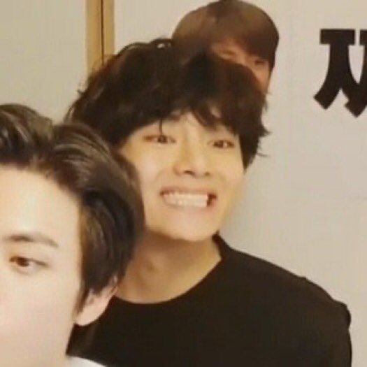 Taehyung's box smile a short thread ~