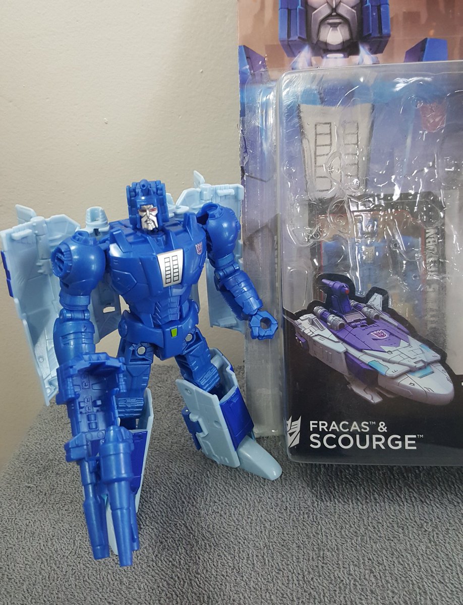 Goodfella7817's tweet photo. My Christmas Haul 🙂
#Transformers #autobots #decepticons #titansreturn #potp #scourge #dinobots #slug #optimusprime #alternateuniverse #Christmas https://t.co/YOrCsK94xY