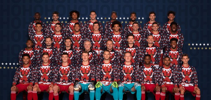 Blessing your timelines with this FC Bayern holiday photo again. 😍