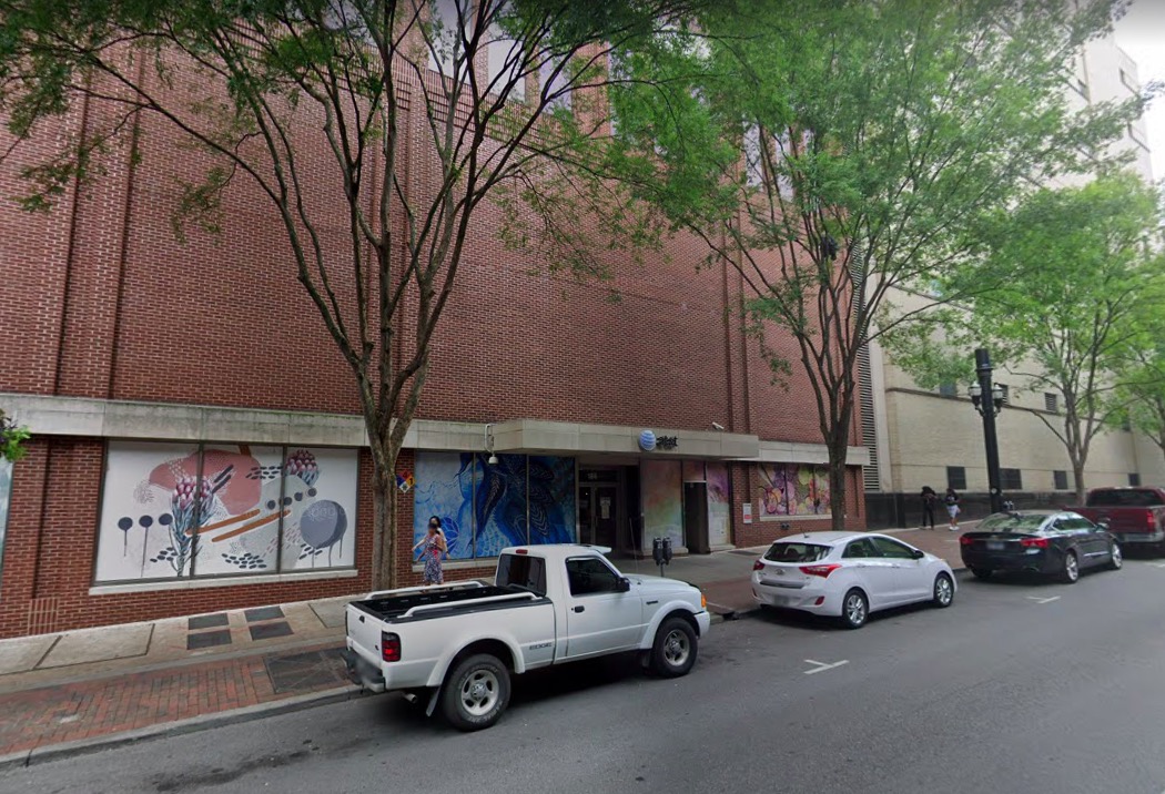 By comparing footage of the blast with aerial shots, it's clear that yesterday's VBIED in Nashville was parked directly outside the entrance to the AT&T comms building, and was not targeting the civilian buildings on the other side of the street.