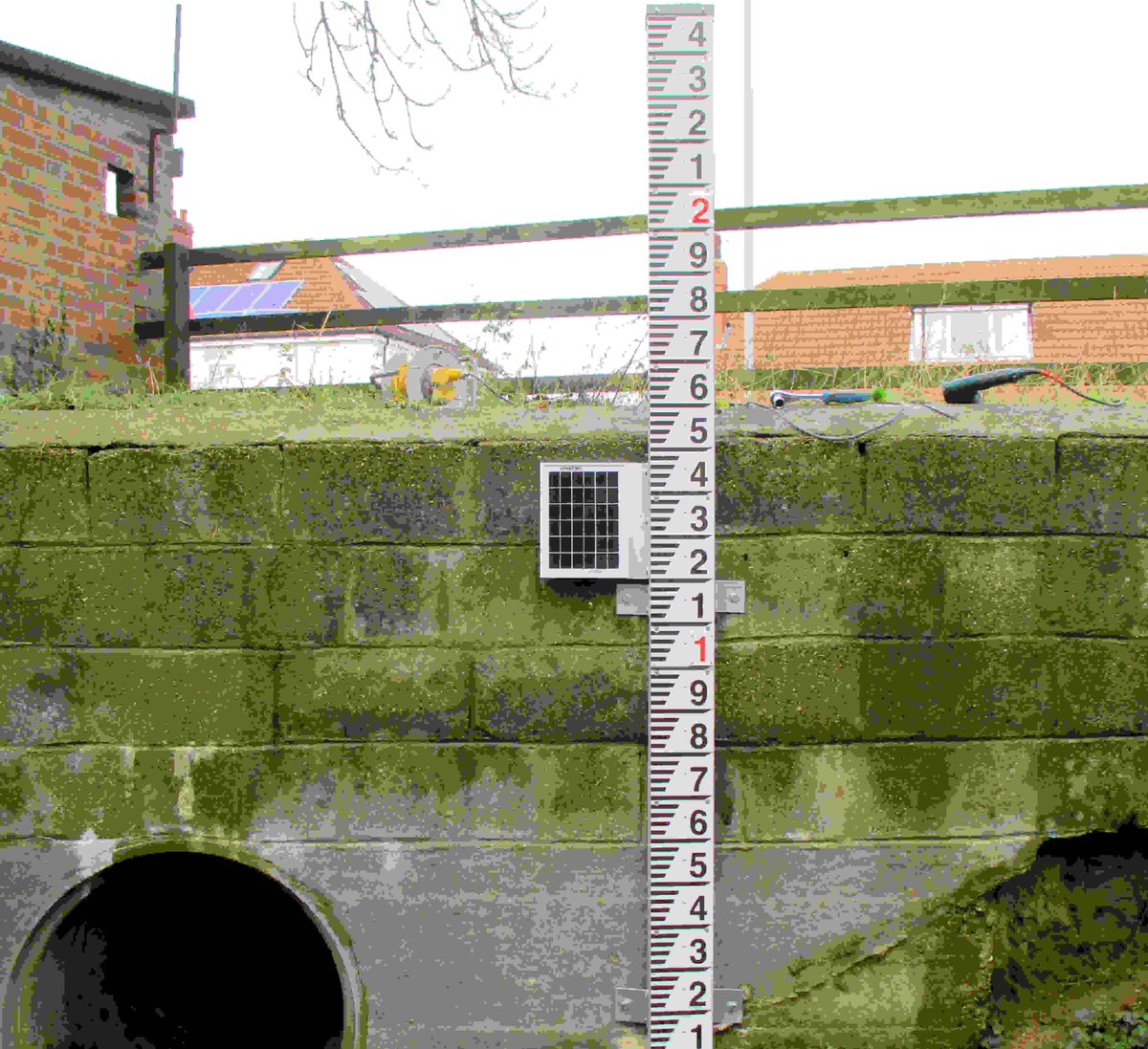 rdnsales's tweet photo. New Flood alarm just installed in time for #StormBella. This flood alarm combines automated SMS text warnings with a tough GRP staff gauge. Designed and built in the UK this system features an automatic two stage warning and twice daily health messages. #floodwarnings #floodalarm https://t.co/fIBw5AnEyB