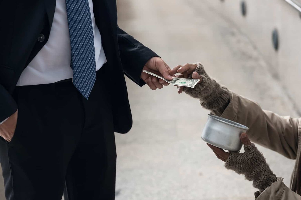 Women get turned out when you commit acts of unspeakable violence in front of them. If you're a big pussy or don't wanna go to jail though, you can always pay a homeless guy $40 to pretend to mug you and let you kick his ass while you're walking out on the streets.