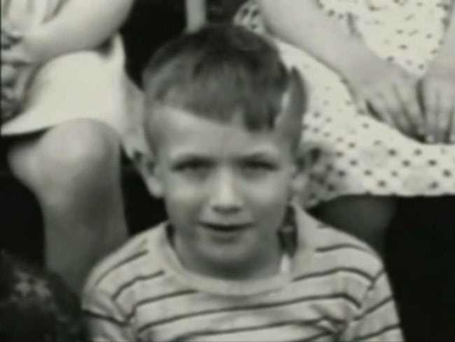 cause d'un accident de voiture en 1952. En 1951 sa mère épousera un homme, Carl Lindberg, celui était l'exact opposé du père natal de Speck. En effet il était un alcoolique, avec un casier judiciaire de 25ans ayant commencé par la falsification et plusieurs arrestations en état