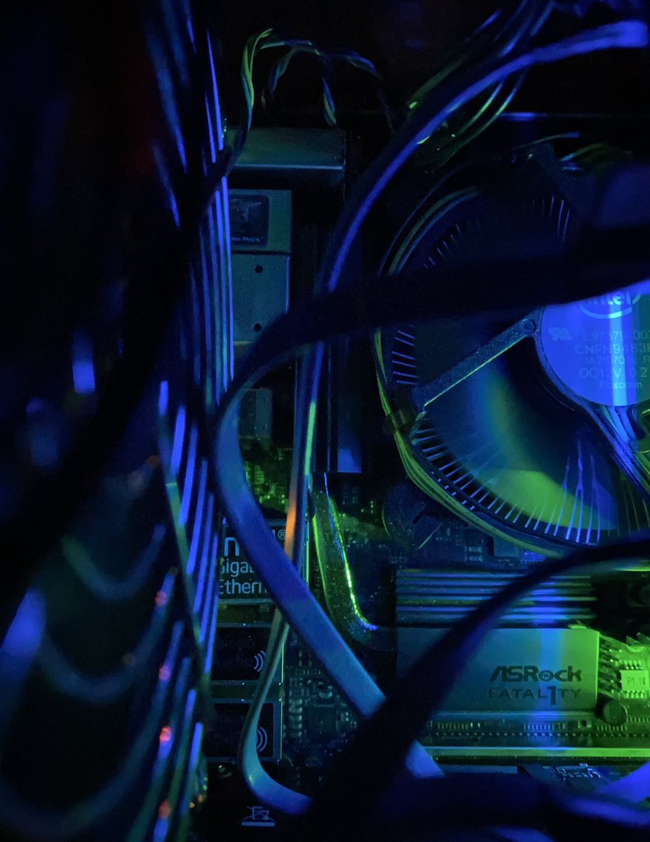 cmpzero's tweet image. #ASRockサンタ
今年もお世話になりました。
来年も恙なく稼働してください。
