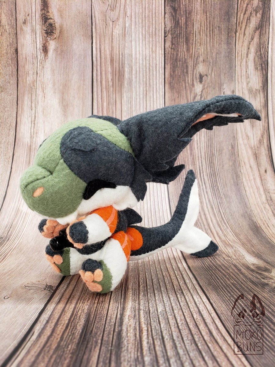 mokobuns's tweet photo. Here's another commission that was kept secret since it was a Christmas present ^^ this one was commissioned by @OhPinfeathers! The little camera was modeled by @Laionss ^^

I was lucky enough to watch them open this one on Christmas day, it was so incredibly sweet ^^

#plush https://t.co/cAlcrHPg0E