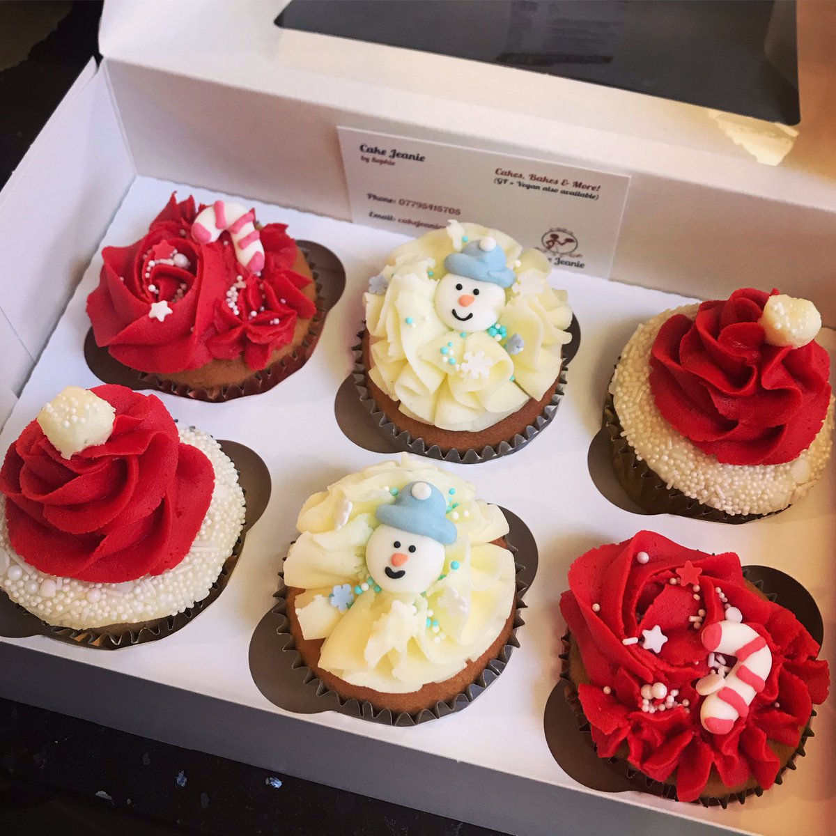Christmas Cupcakes 🧁🤍🎅🏻⛄️❤️ forgot to post these the other day but how cute are they 😍

💖 Cake Jeanie by Sophie 💖

#christmascupcakes #christmas #cupcakes #christmastreats #christmastreatbox #christmasevebox #cake #christmascakes #christmas2020 #xmas #cakes #cakejeanie