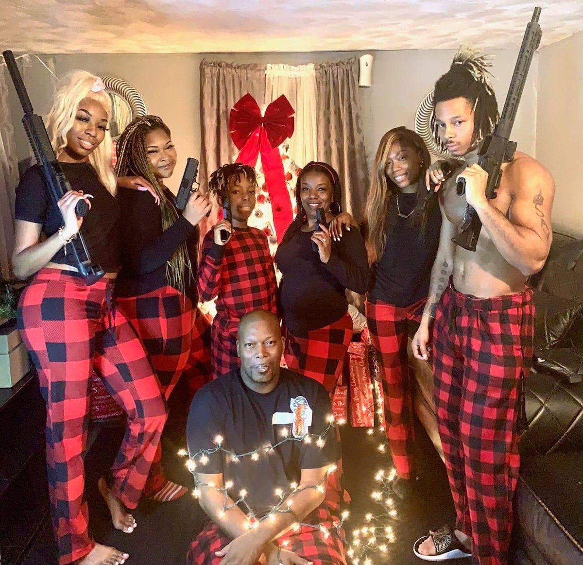 Almightysav23's tweet photo. Does anyone have money for my poos randsom?

#HappyHolidays holidays from fam https://t.co/d1SU5hCgpW
