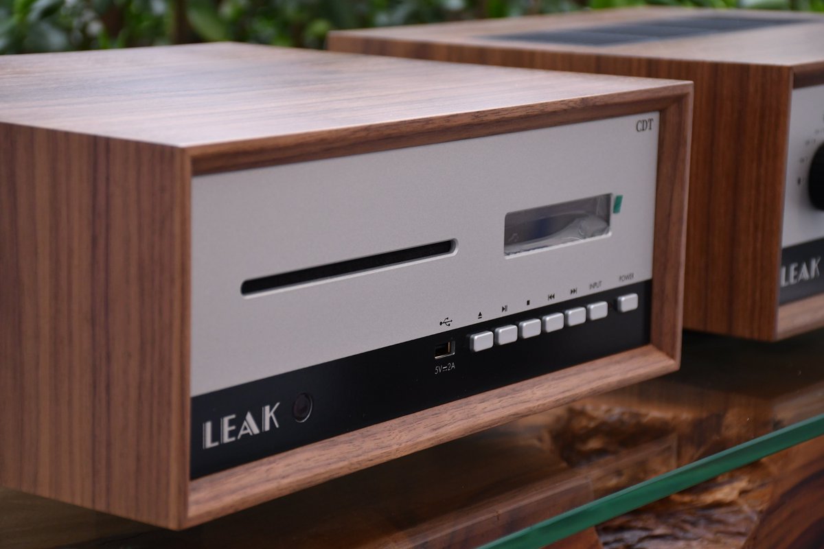 HifiBerlin's tweet photo. LEAK CD Player and STEREO 130 amplifier https://t.co/O9urtAmJB4