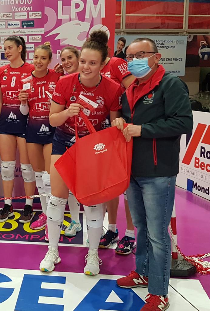 AvasFidas's tweet photo. Nonostante le restrizioni, FIDAS Monregalese non si ferma. Anche oggi in campo con le pumine della LPM a promuovere il dono del sangue. #fidasmonregalese #lpmpallavolo #ildonononsiferma #donasanguedonavita https://t.co/DDYgIUJPlr