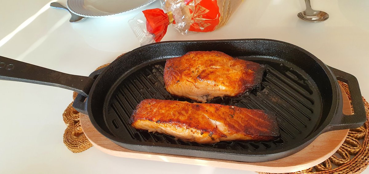 darkospo's tweet photo. Stinky salmon😎 #oonikoda #grizzlerpan #nomnom https://t.co/HtJ8rFcxoW
