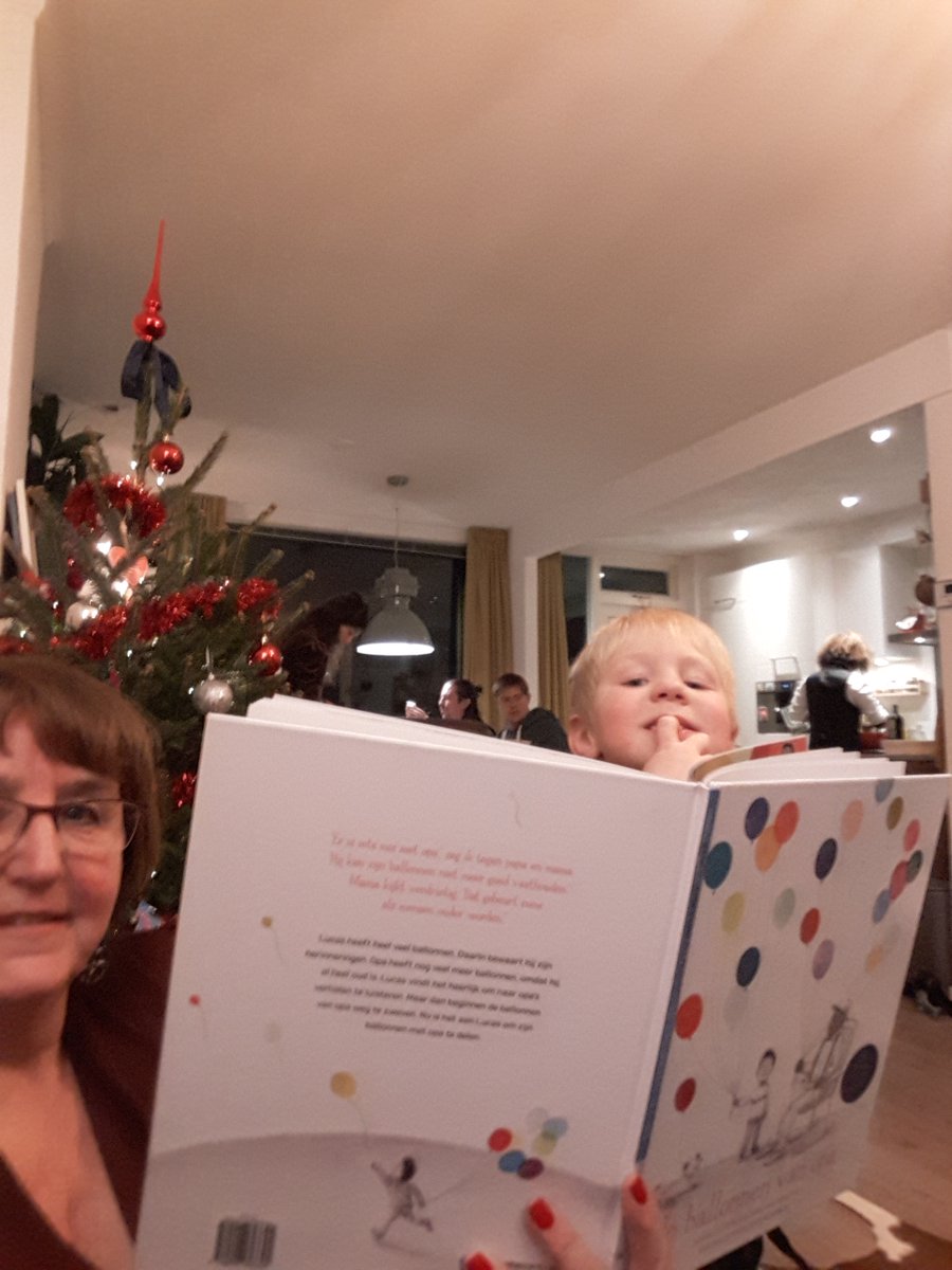 #Boekenbingo Deze ga ik alle drie voorlezen aan #groep3 van de  <a href="/blauwaventurijn/">Blauwe Aventurijn</a>  "De grote verkleedpartij" is erg grappig, "De ballonnen van opa" is een zeer ontroerend boek en "Maantje" is een lief boekje met onverwachte wendingen, zeker als je van dieren houdt een aanrader.