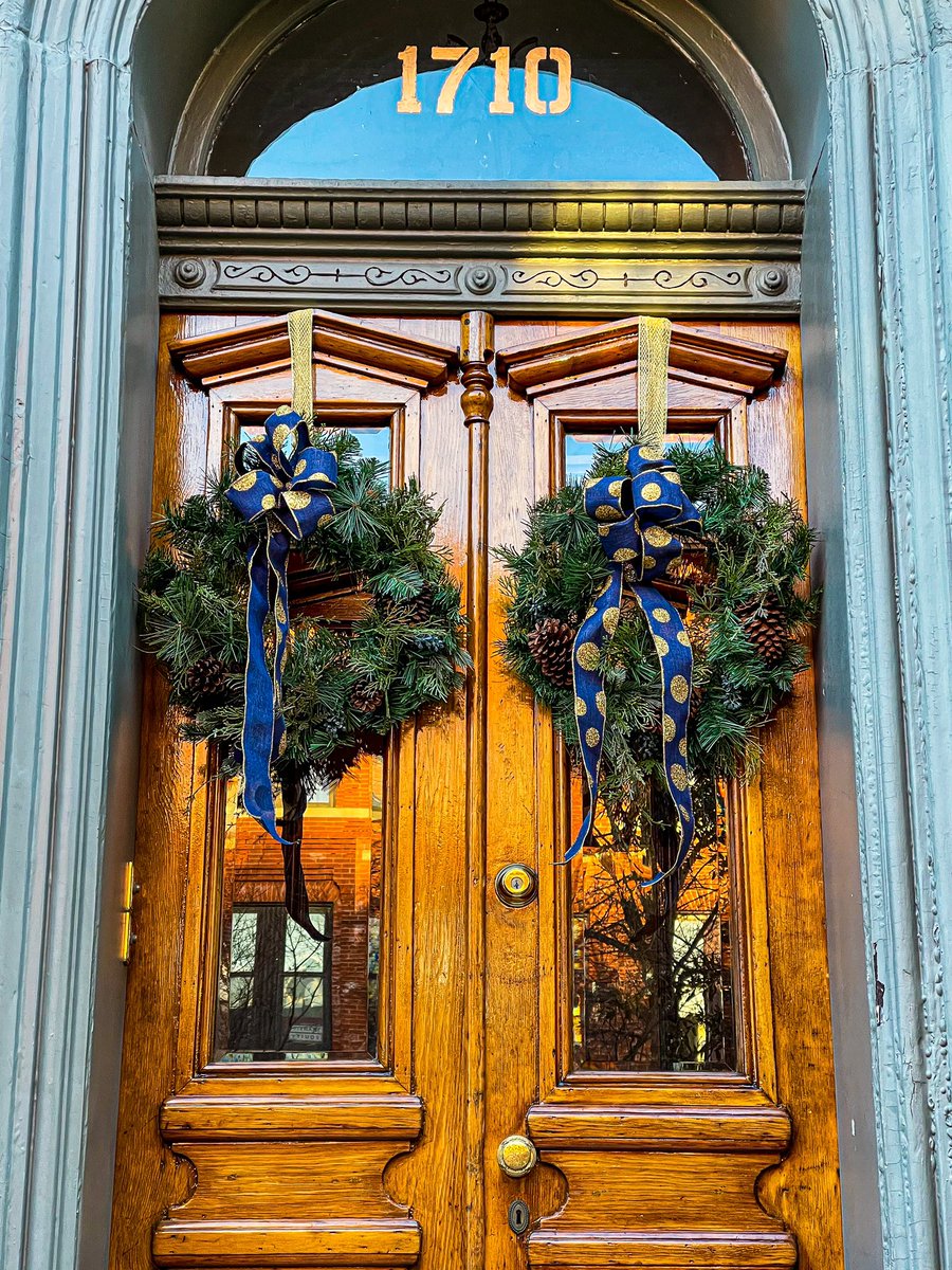 Bolton Hill in Baltimore during the holidays, a photo thread: