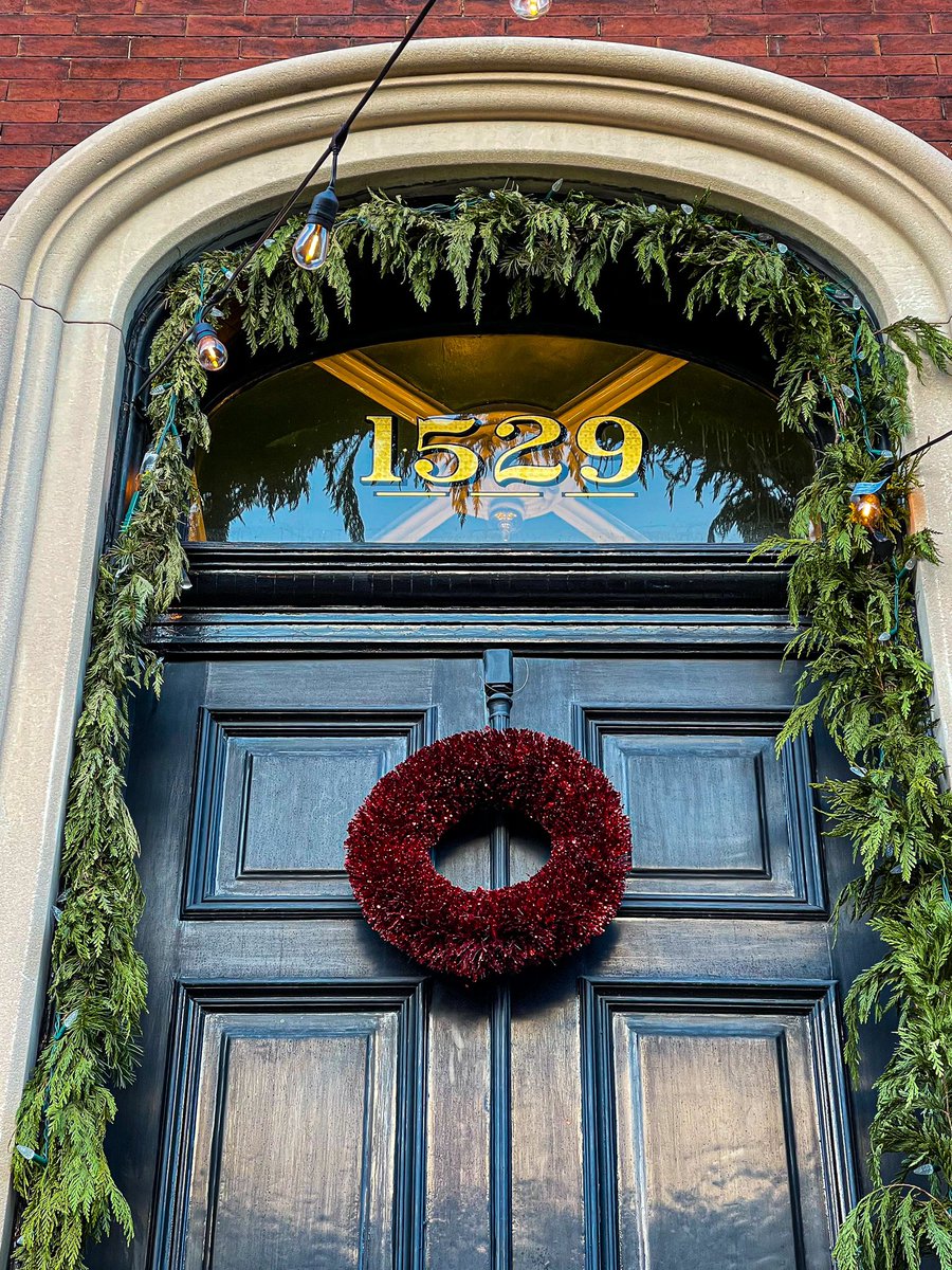 Bolton Hill in Baltimore during the holidays, a photo thread: