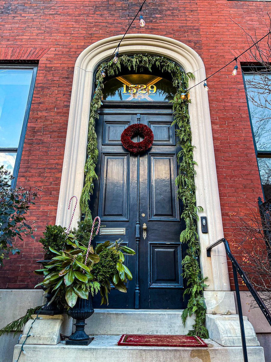 Bolton Hill in Baltimore during the holidays, a photo thread: