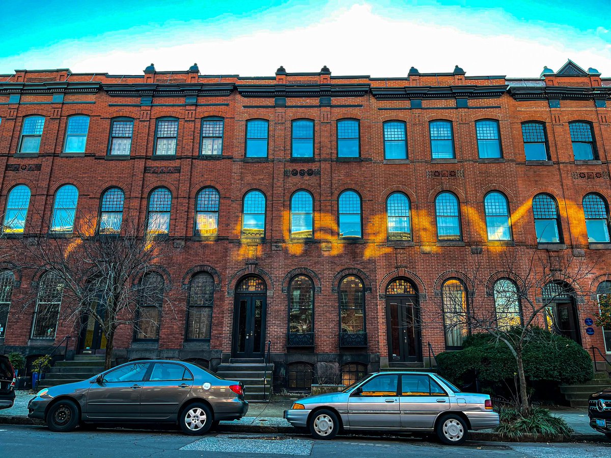 Bolton Hill in Baltimore during the holidays, a photo thread: