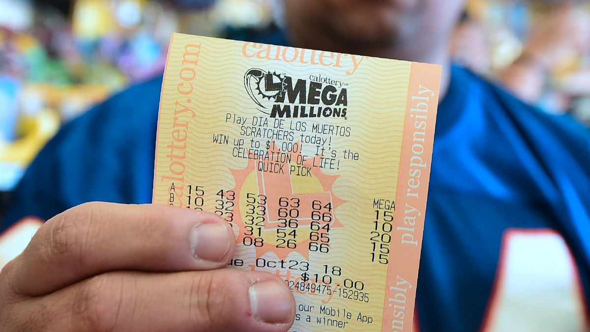 Mega Millions Jackpot Jumps to $376 Million, Powerball's Top Prize Is $341 Million. How Winners Can Protect Their Windfall https://t.co/034JEp5j55 https://t.co/IIHPE1Ji8M
