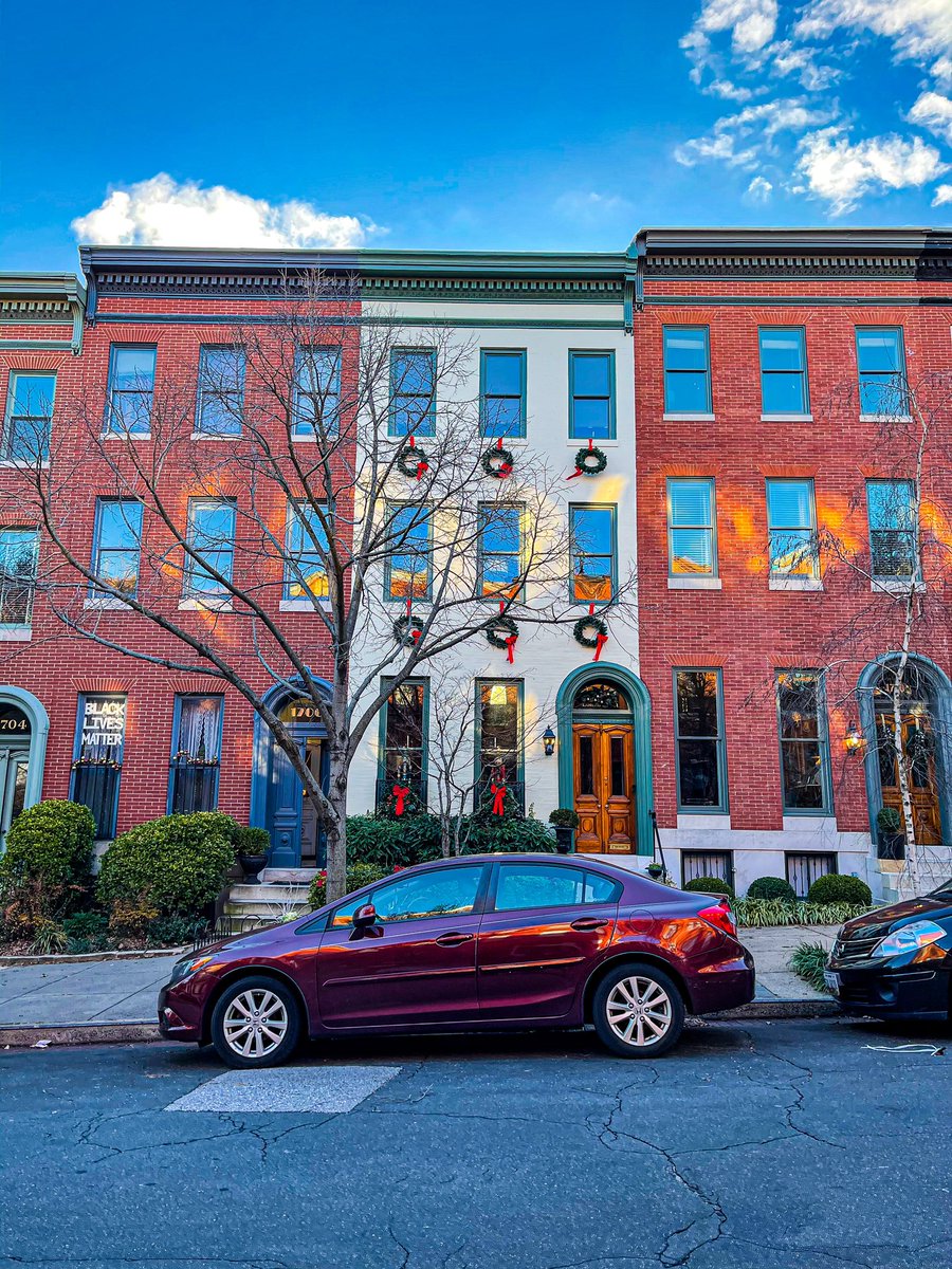 Bolton Hill in Baltimore during the holidays, a photo thread: