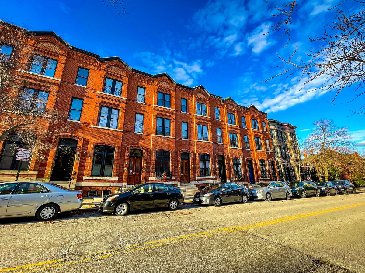 Bolton Hill in Baltimore during the holidays, a photo thread: