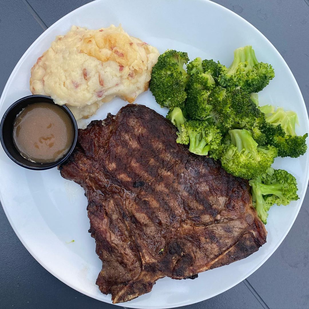 duffysmvp's tweet photo. π Make us your #GamedayHQ and catch all the action TODAY with @buccaneers vs @detroitlionsnfl (1 PM) and @miamidolphins vs @raiders (8:30 PM).
Plus, cheer on your @orlandomagic vs @washwizards at 7:30 PM! π
π· @gwenliveswell
#NFL #NBA https://t.co/WvGXNsuYg2