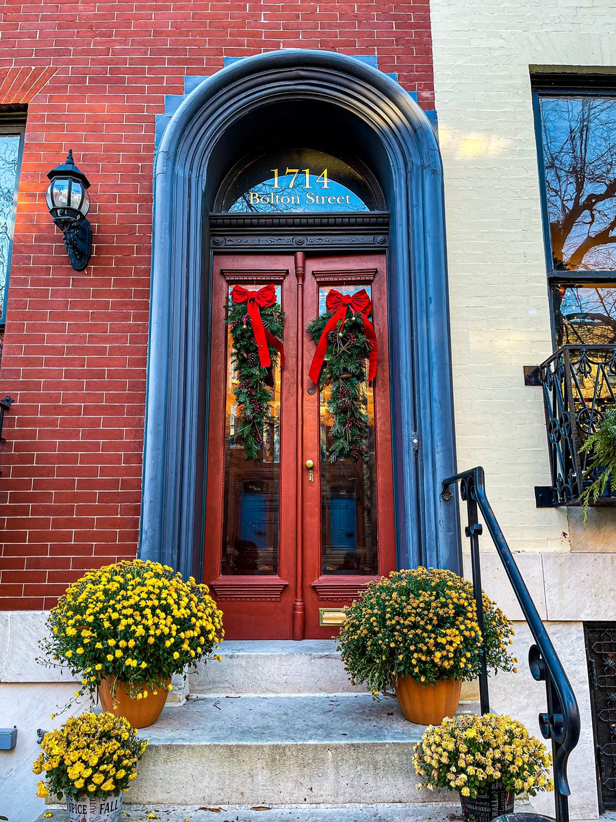 Bolton Hill in Baltimore during the holidays, a photo thread:
