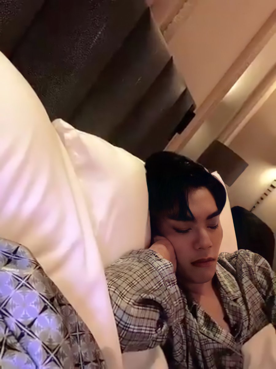 dumboosunday's tweet image. รับบทอวดแฟนหนึ่งแมทช์นะฮะวันนี้ 🌚🌝 #HappyMomentD1 #คิมคอป