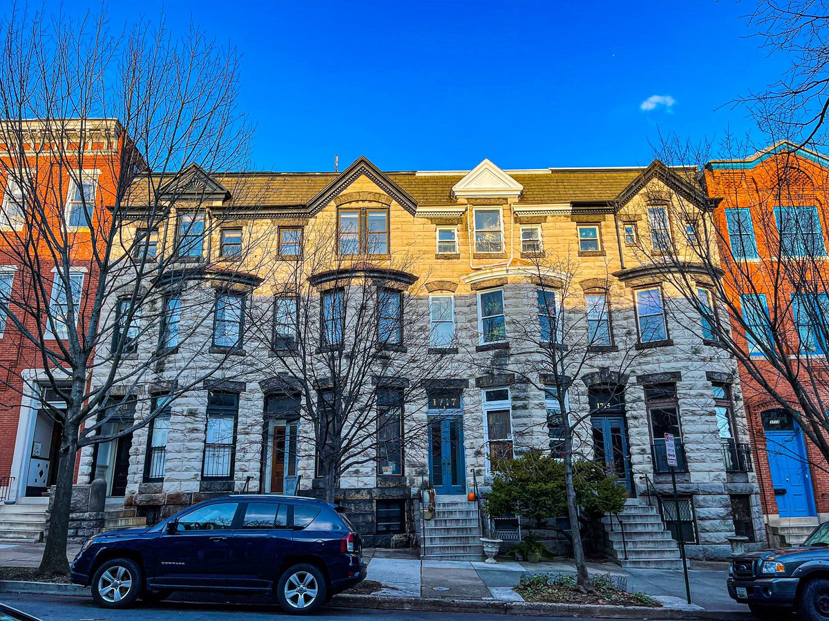 Bolton Hill in Baltimore during the holidays, a photo thread: