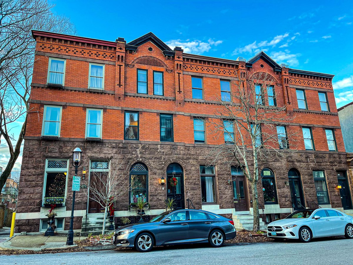 Bolton Hill in Baltimore during the holidays, a photo thread: