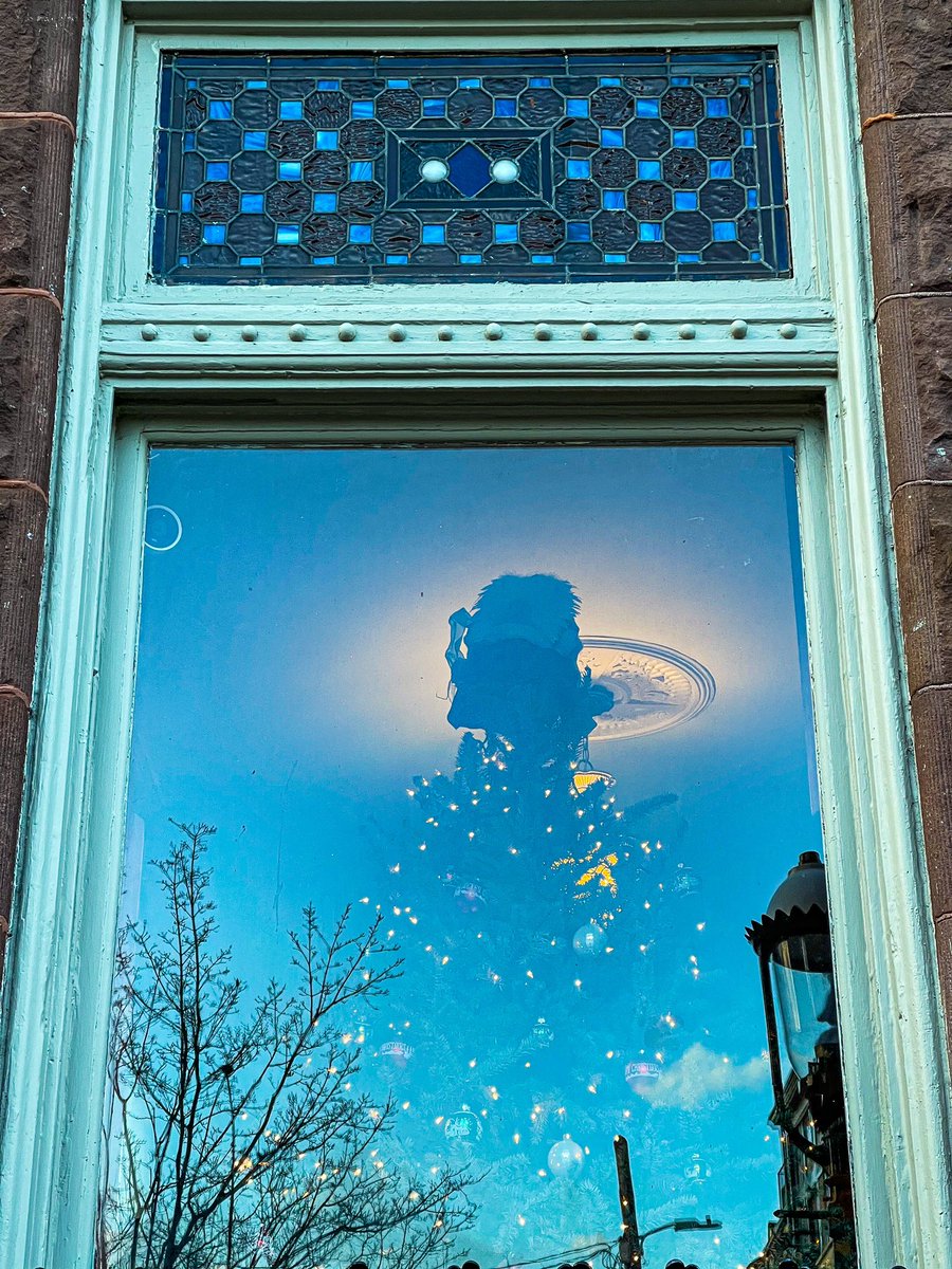 Bolton Hill in Baltimore during the holidays, a photo thread: