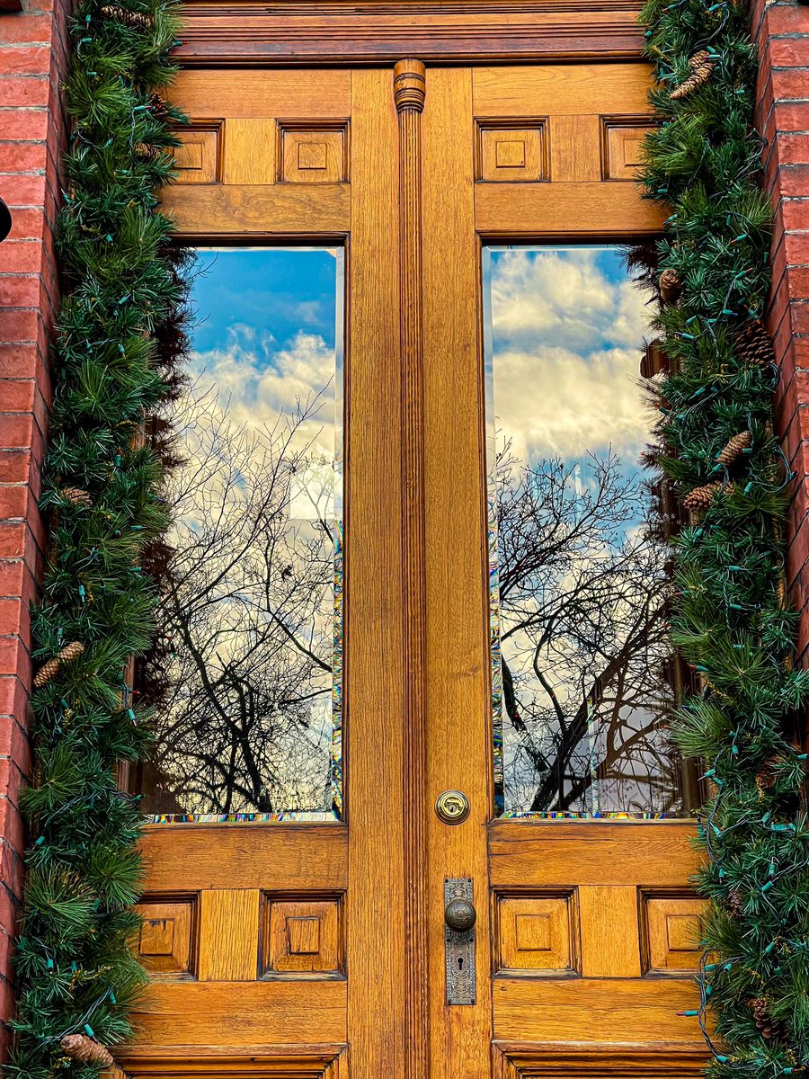 Bolton Hill in Baltimore during the holidays, a photo thread: