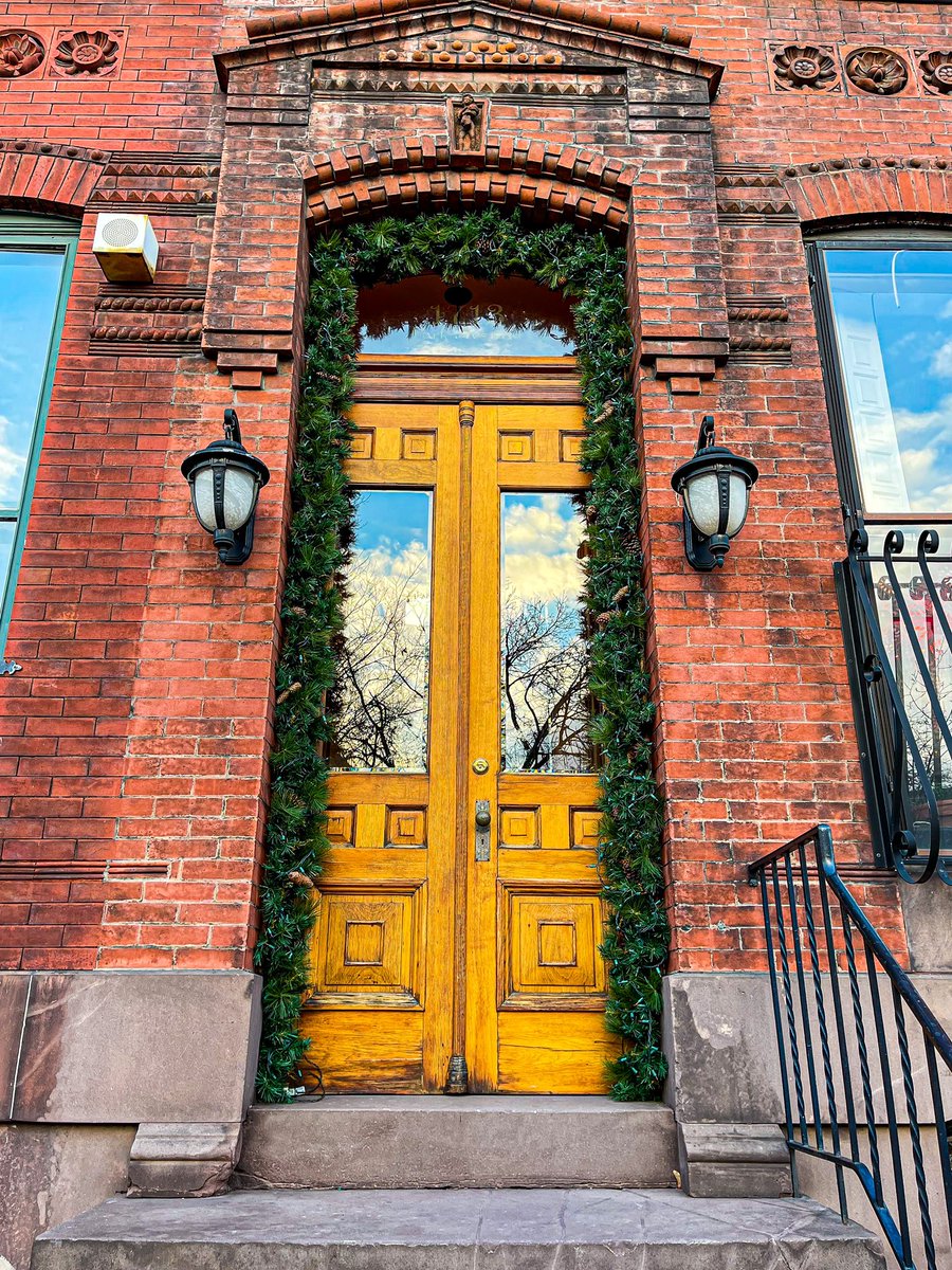 Bolton Hill in Baltimore during the holidays, a photo thread: