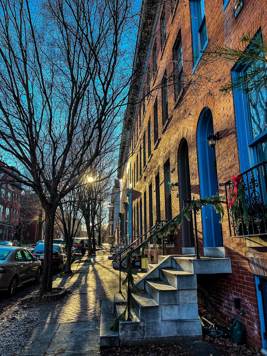 Bolton Hill in Baltimore during the holidays, a photo thread: