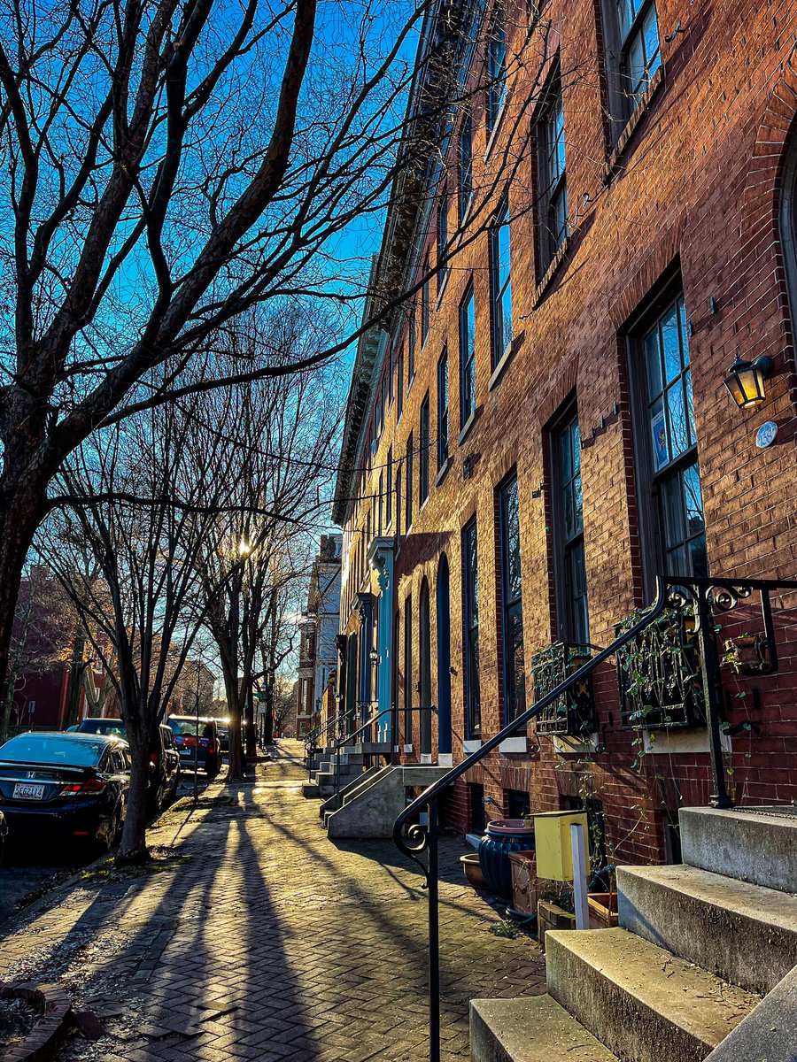 Bolton Hill in Baltimore during the holidays, a photo thread: