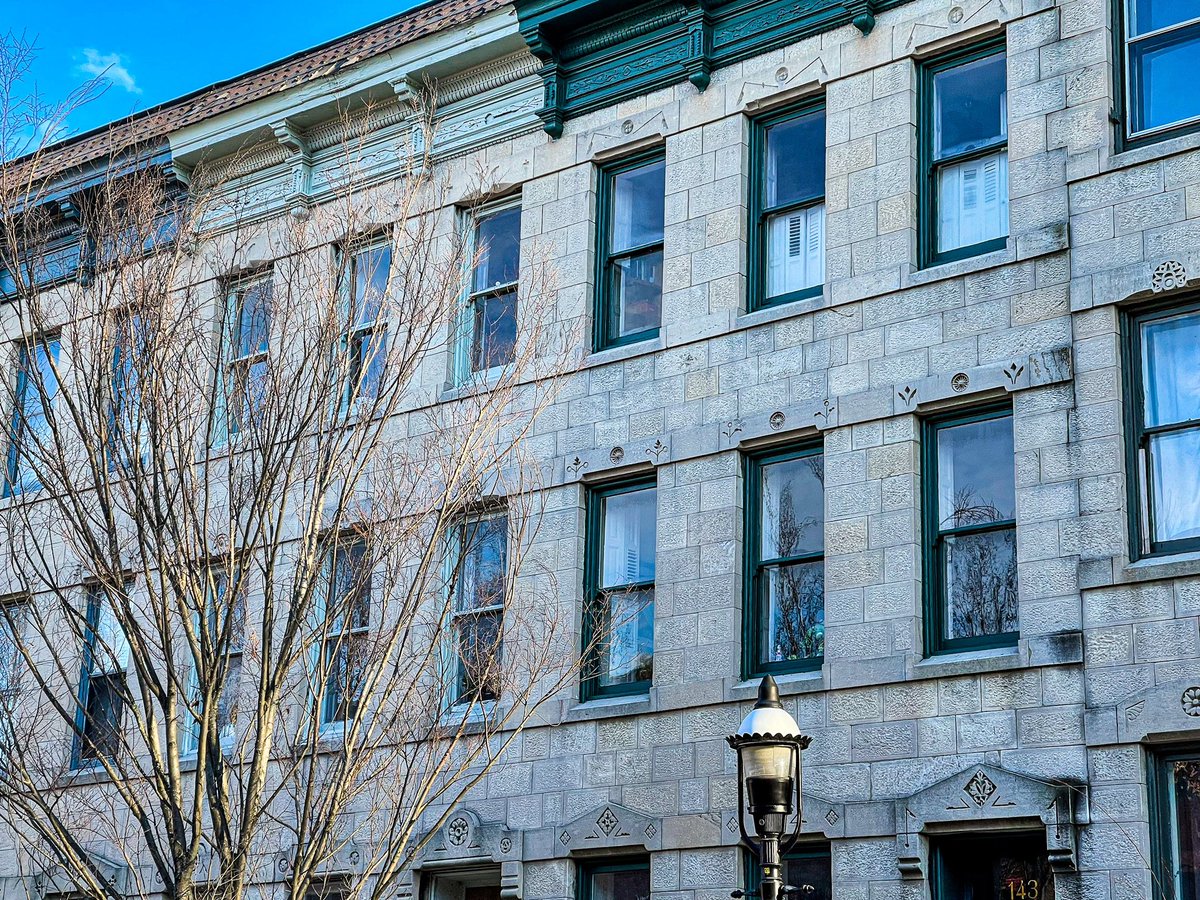 Bolton Hill in Baltimore during the holidays, a photo thread: