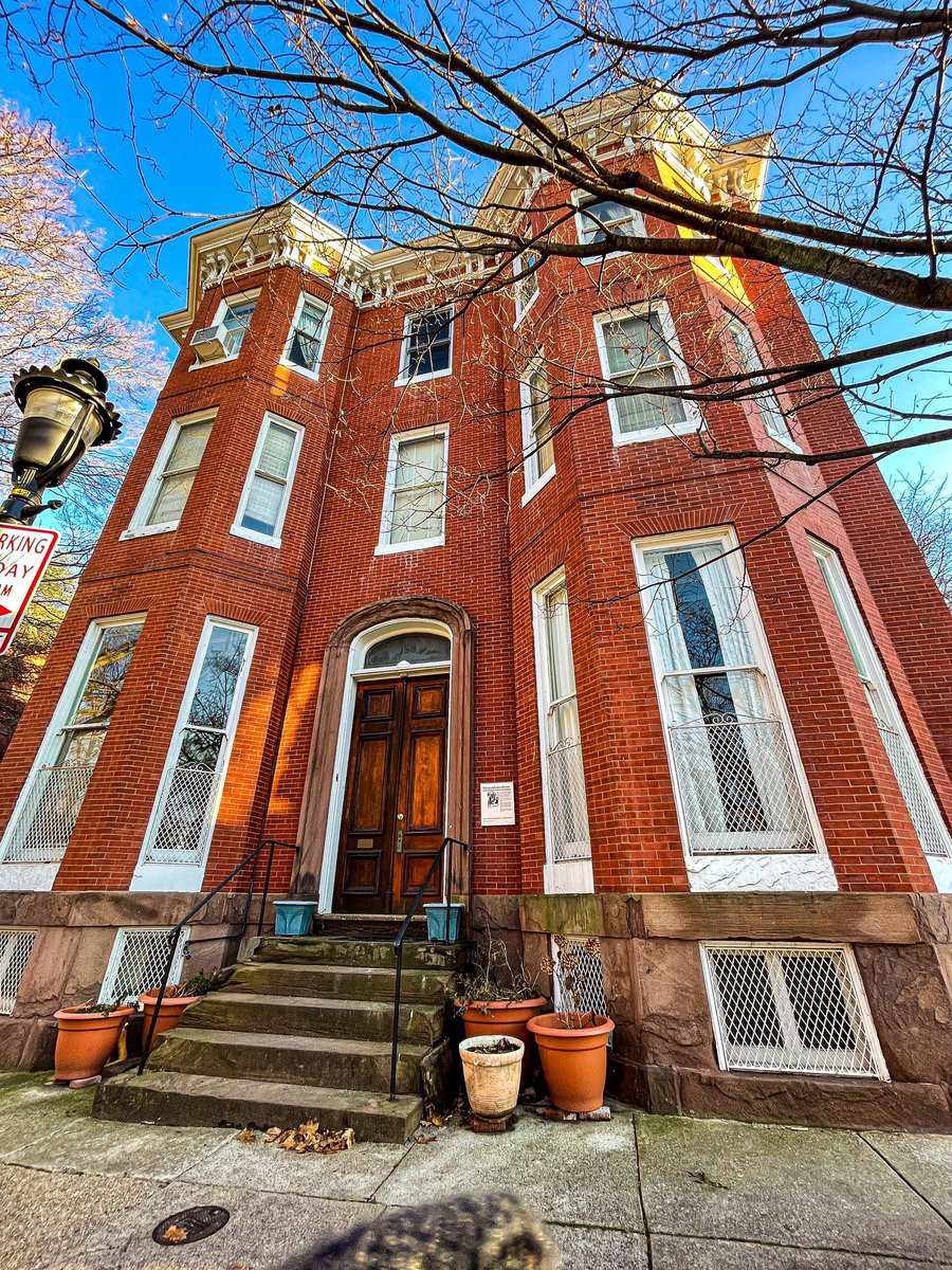 Bolton Hill in Baltimore during the holidays, a photo thread: