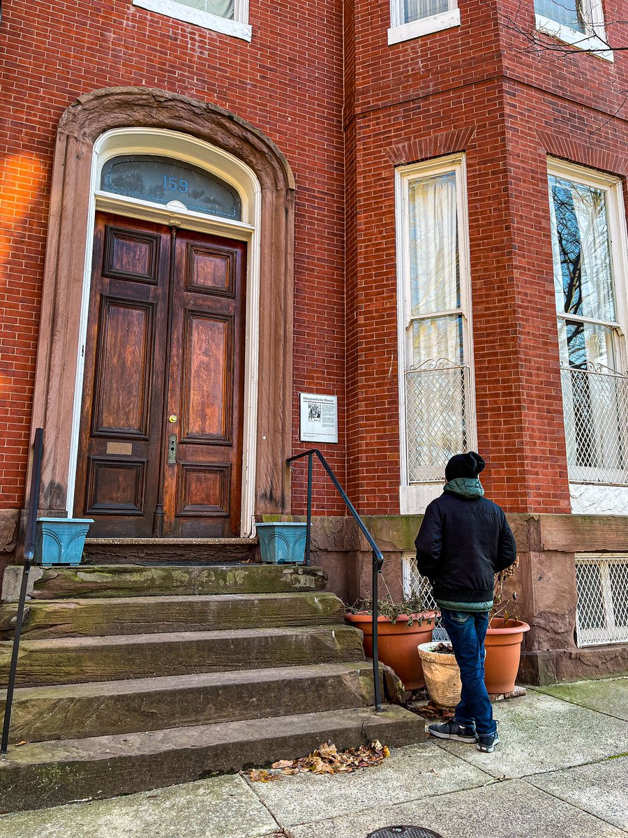 Bolton Hill in Baltimore during the holidays, a photo thread: