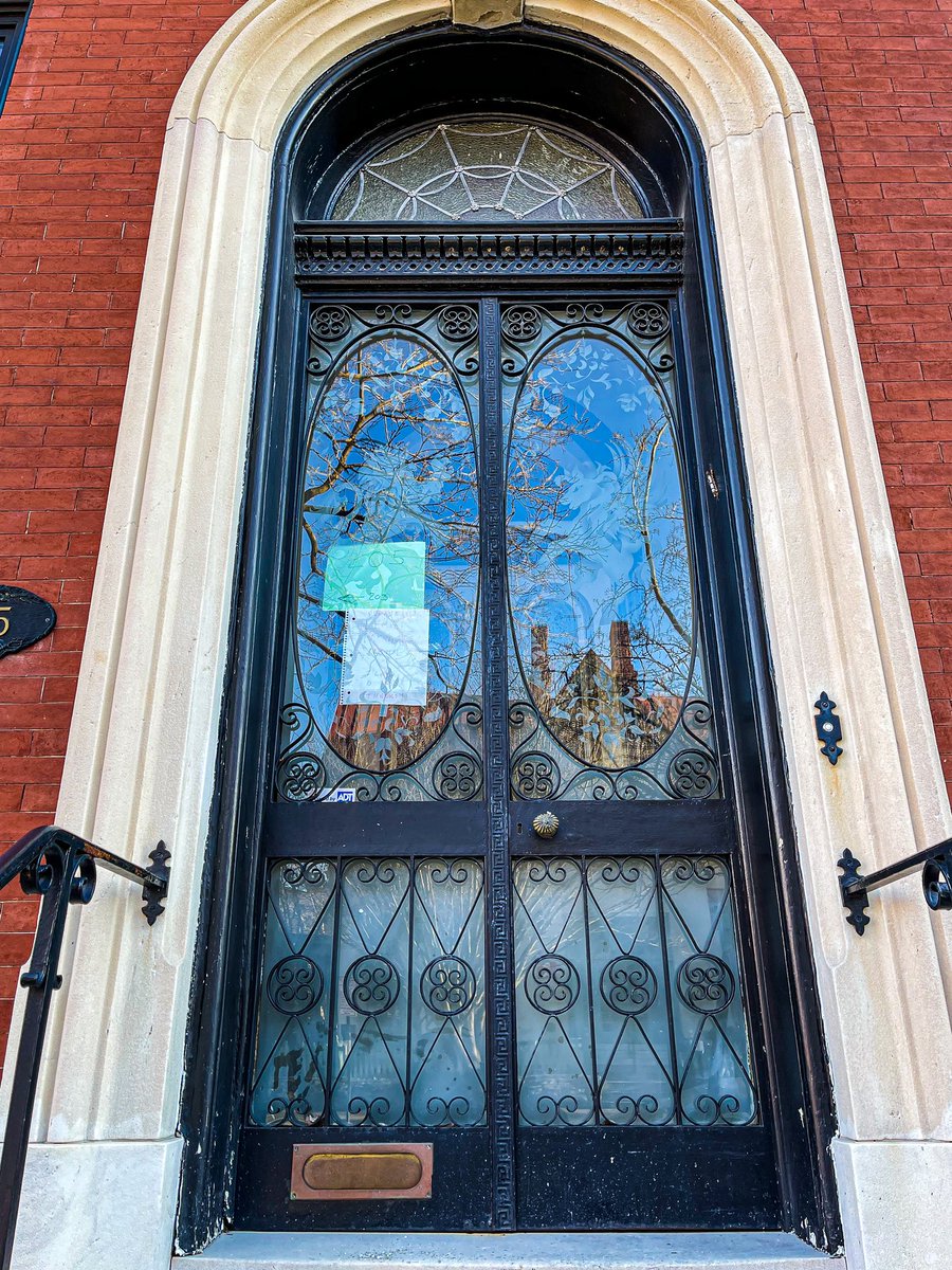 Bolton Hill in Baltimore during the holidays, a photo thread: