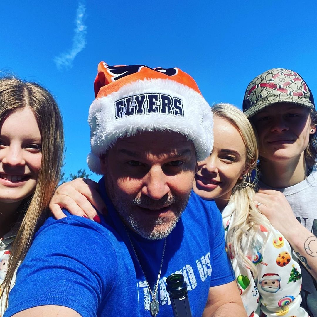 David Boreanaz Central [Fan Page] on Twitter: "📷 imdboreanaz | David  Boreanaz #Family 🎄💖🎅 #Christmas #2020 https://t.co/V0FPROeEgo" / Twitter