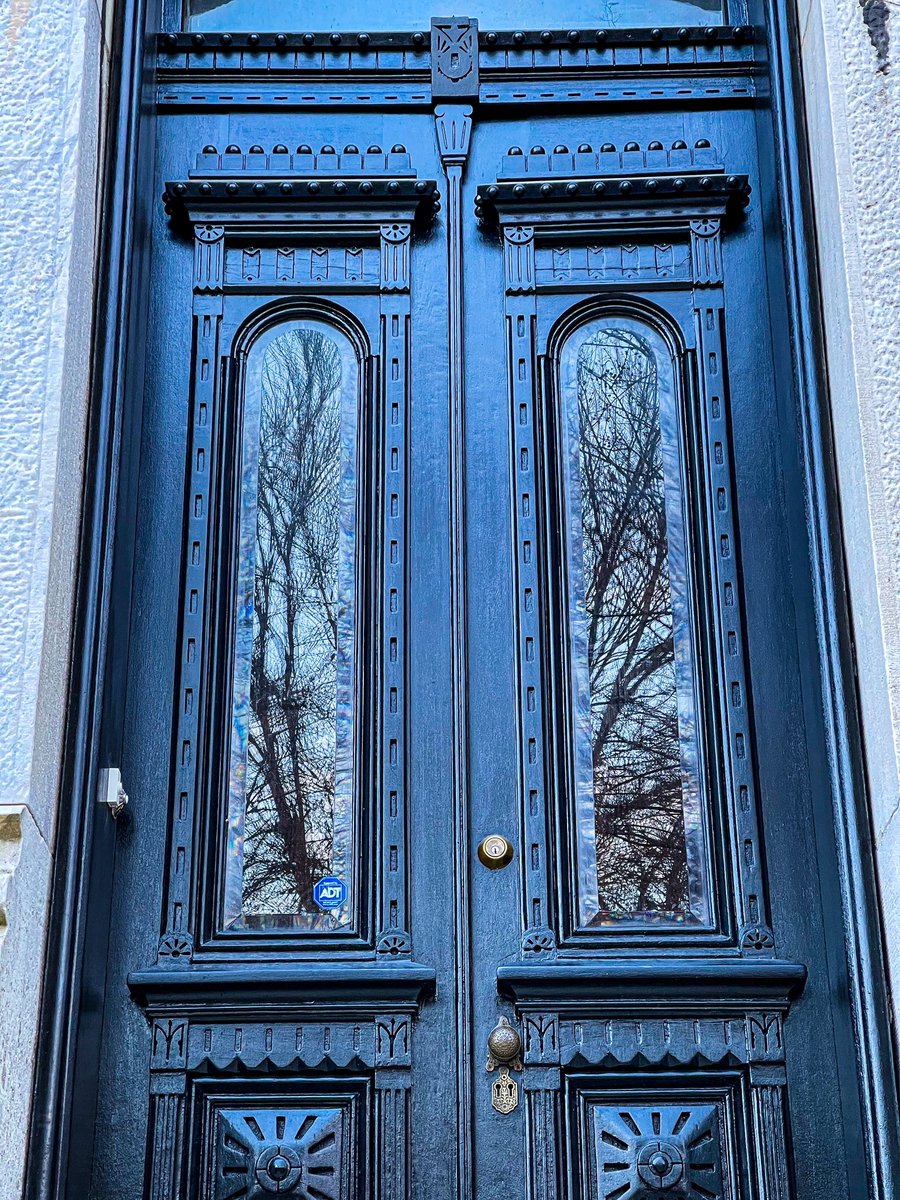 Bolton Hill in Baltimore during the holidays, a photo thread: