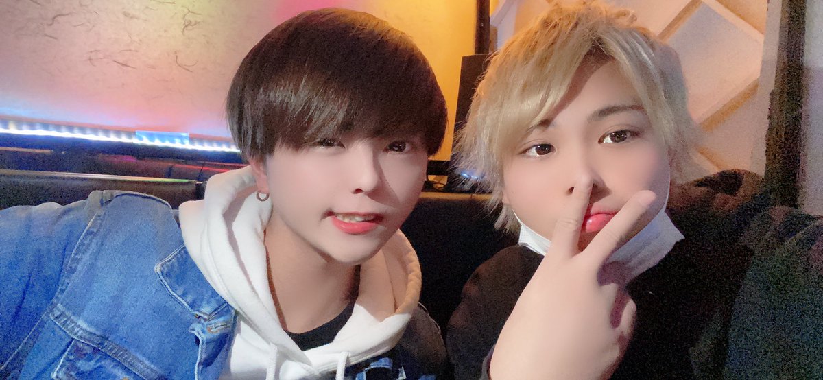 kasida60976307's tweet photo. 今日も楽しく出勤

#ボーイズバー
#美男美女と繋がりたい
#自撮り界隈と繋がりたい
#歌舞伎町
#RIONEL
#ネオンズ
#ARIA
#1mmでもいいと思ったら推して
#一流になるため https://t.co/OJlc1HXTvh