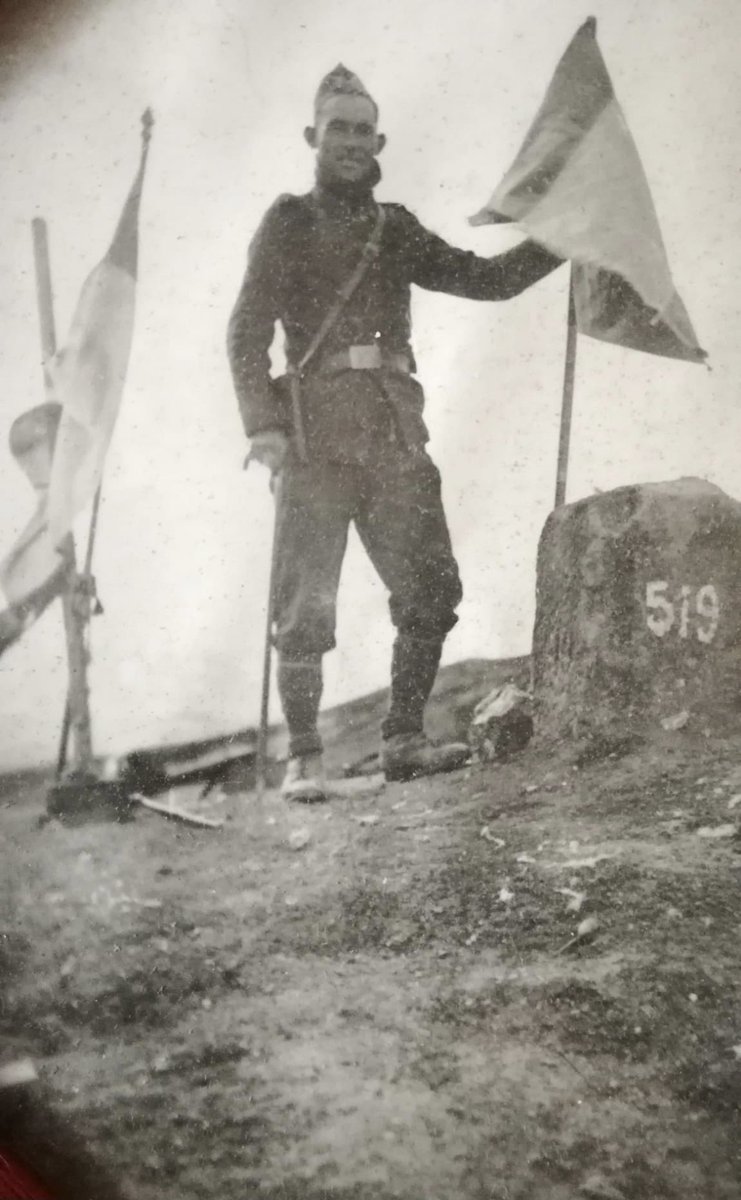 Yoigogranada's tweet photo. #AlbumLineadeFuego Mi abuelo materno Domingo Fernández, Luchó en la guerra con el bando nacional, lo destinaron al frente catalán y tras la victoria a la frontera con Francia. Sobrevivió a la guerra y murió con 91 años. No conocí a nadie más bueno que el. https://t.co/OlDopwjoVo