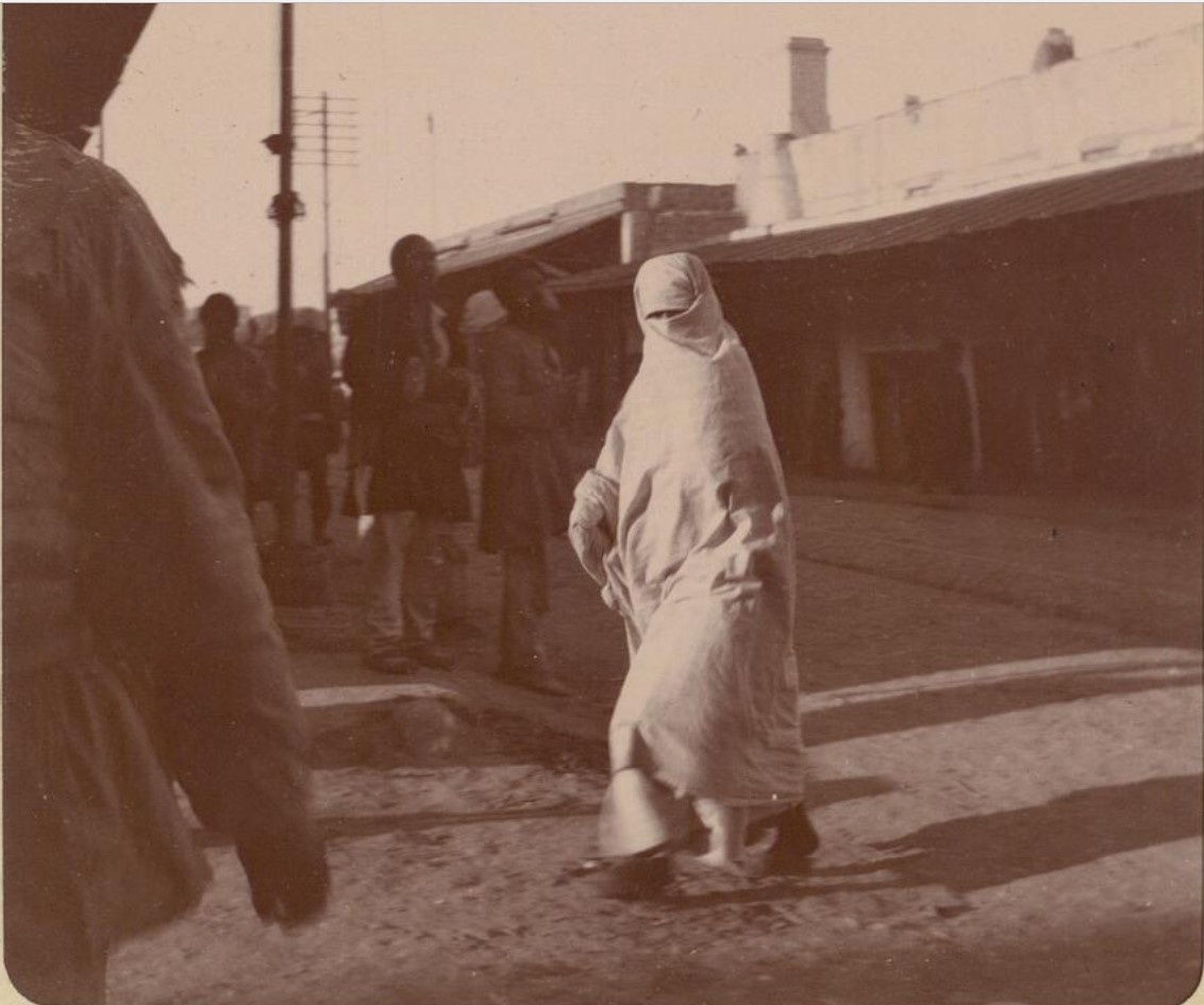 14/ Here are some local Baku residents from the early 20th century. Photos: Baron Joseph de Baye