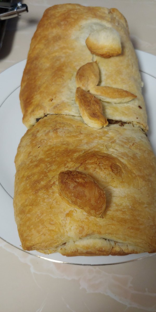 marcijo938's tweet photo. @ImpossibleFoods I made "beef" wellington for Christmas using impossible burger. It turned out fabulous https://t.co/1YTRw2dBnc