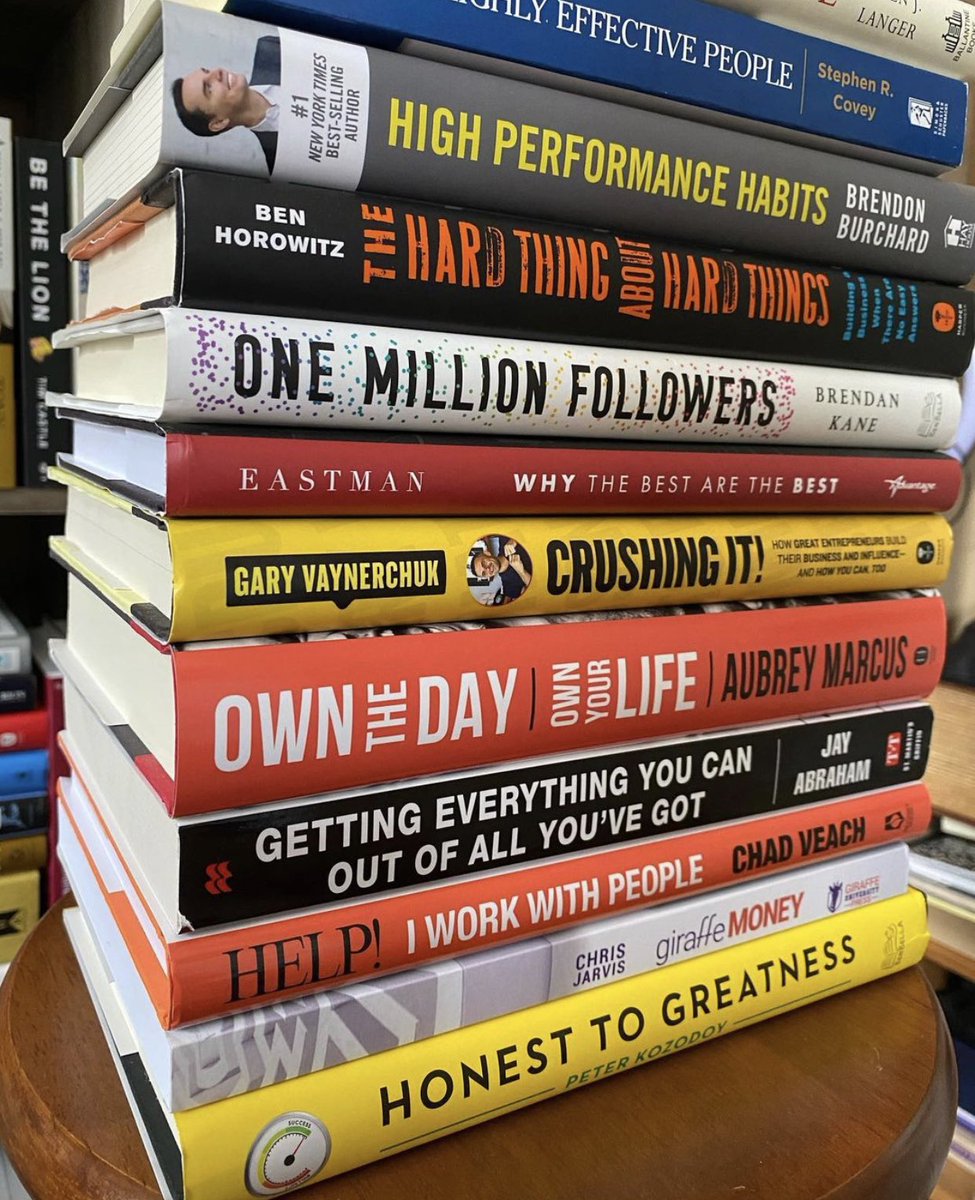 I hope everyone had a safe and fun Christmas! Love this book stack - can you find GiraffeMONEY?

Grab a copy here: geni.us/y4gQJ