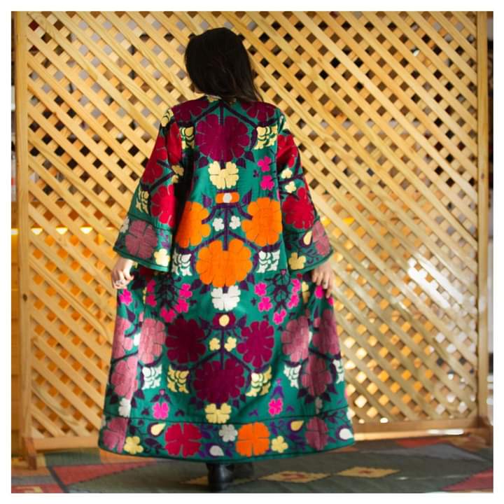 its_wss's tweet photo. Our December #chapan ❤
#saeed  #saeeddesigne  #Afghanistan #afghangirl #womeninafgh #afghansinger https://t.co/THoLbg4lqY