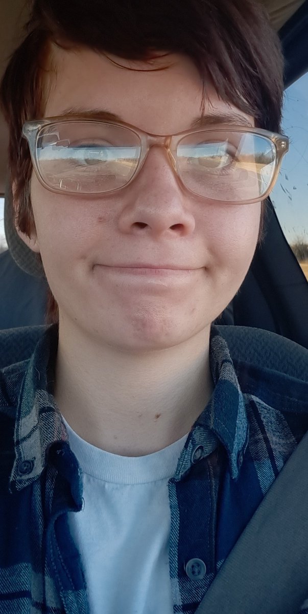 CharlieDames's tweet photo. In the car with my mom for 9 hours on family vacation when she asks me what I do for a living... *breaks into a nervous sweat* "um... marketing..?" Send help pls #onlyfansproblems #onlyfans https://t.co/KjwTV9HPUr