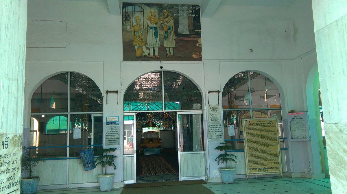 When the Nawab found out, Baba Moti Ram didn’t conceal his act and boldly told the Nawab that it was his pious duty to serve the imprisoned children and their grandmother. Hence Baba Moti Ram, along with his family, was sentenced to death by being squeezed in a Kohlu (oil press).