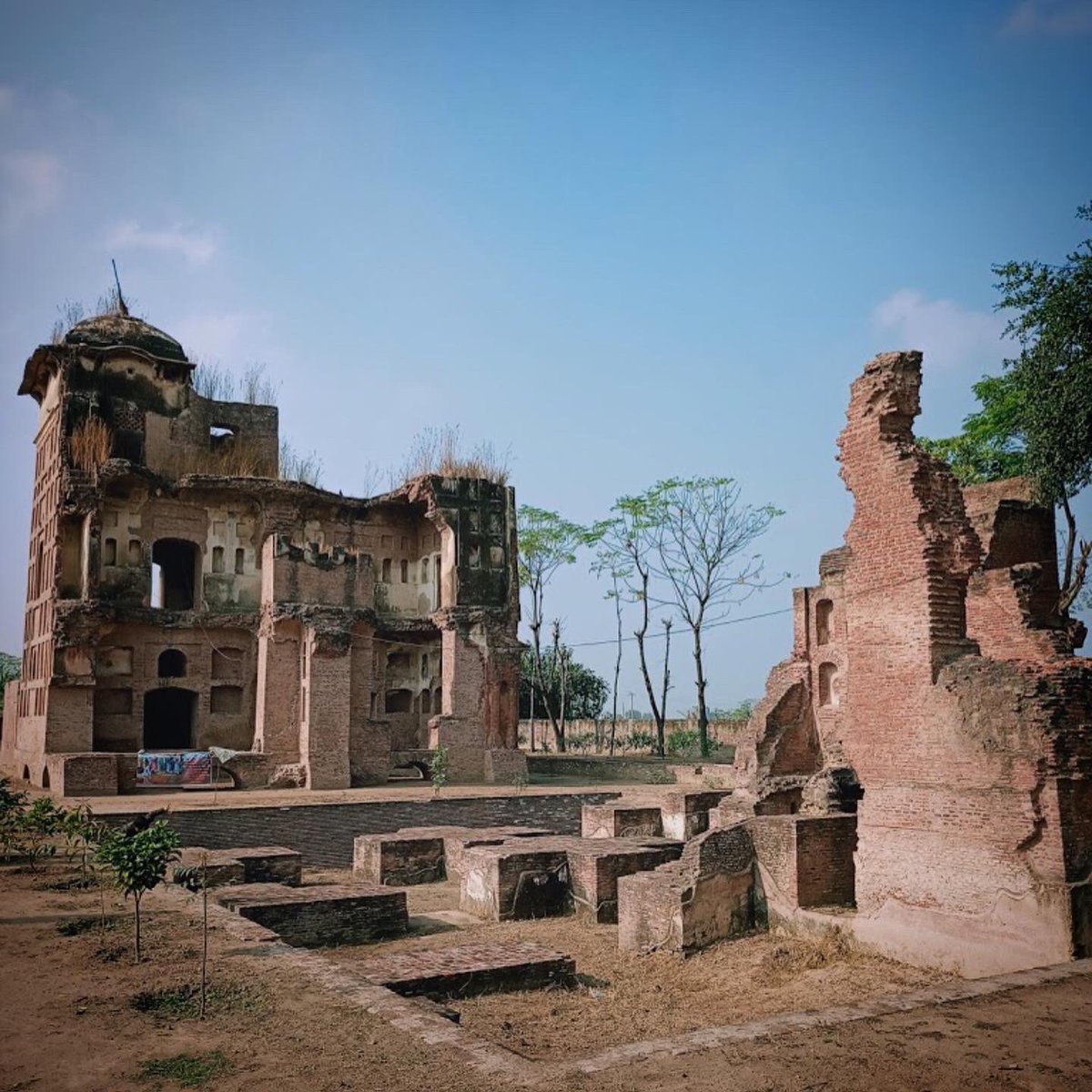 Jahaz Haveli is the the 17th century residence of Todar Mal which is said to have been sold in order to purchase the land for the cremation of Sahibzaday and Mata Gujri Ji. The SGPC has been looking to eventually get ownership of this place and preserve/restore it.