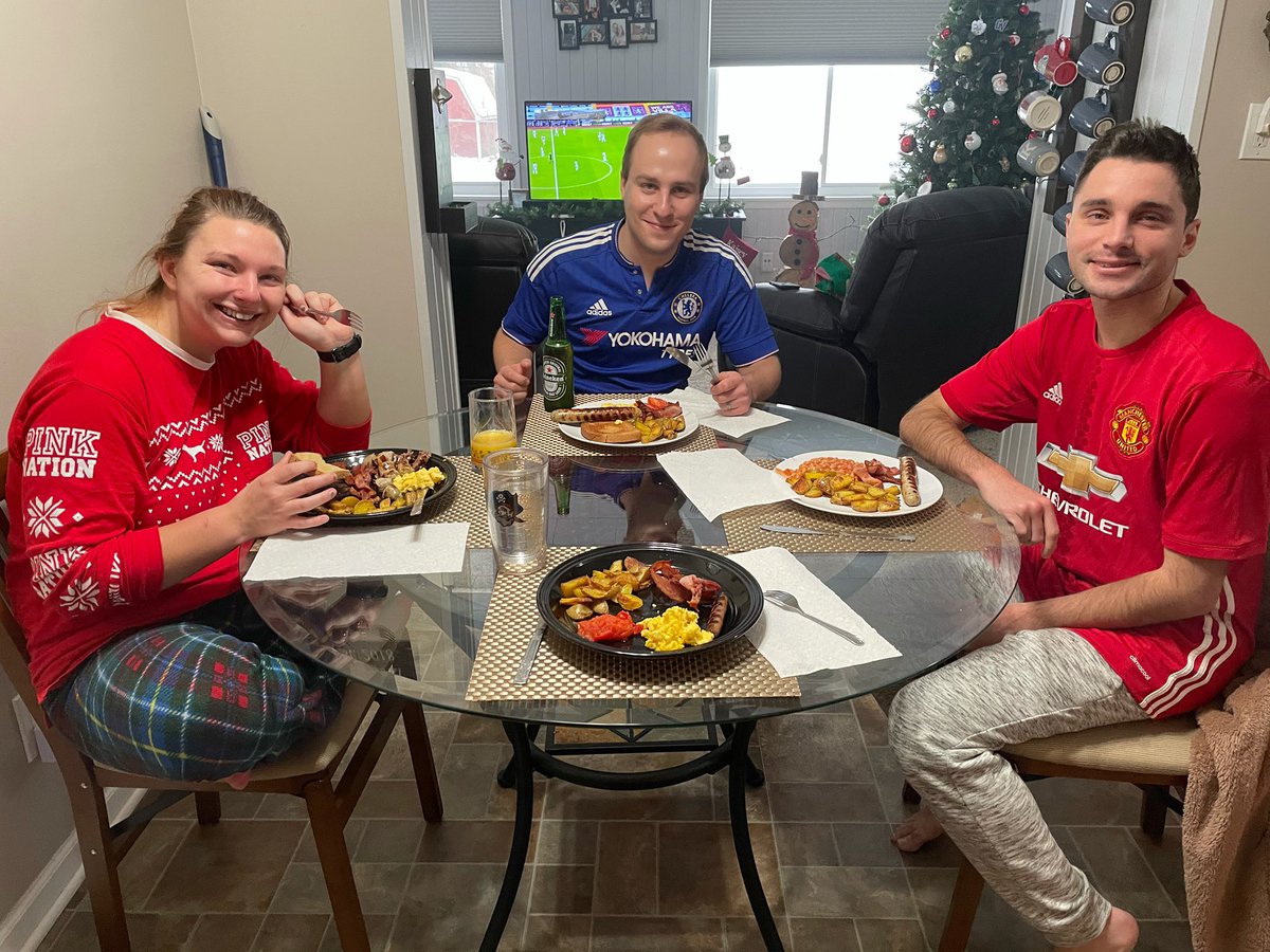 markuswright90's tweet photo. Proper English Breakfast 🥓🥔🍺#BoxingDay @NBCSportsSoccer https://t.co/YqvzZ1rBMg