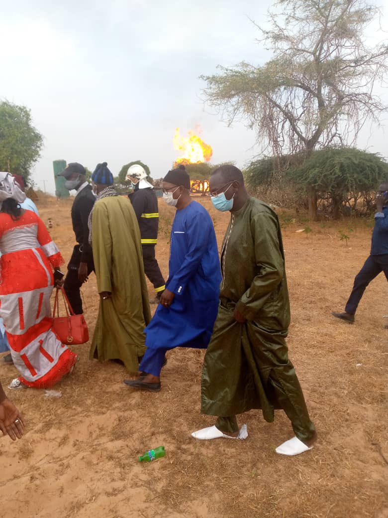 Le Président du CESE M. Idrissa SECK a dépêché une forte délégation à Noto Gouye Diama pour s'enquérir de la situation qui y prévaut, suite à la flambée de Gaz dans un puits de Ngadiaga. Il se joint par ailleurs aux populations locales pour partager leurs inquiétudes.